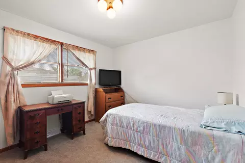 Bedroom - 8525 Massasoit Ave, Burbank, IL 60459 photo 1 of 3