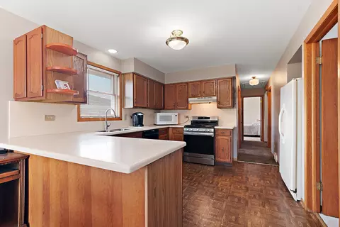 Kitchen - 8525 Massasoit Ave, Burbank, IL 60459 photo 1 of 2