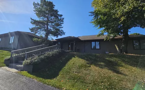 13 Lancelot Ln, Hawthorn Woods, IL 60047