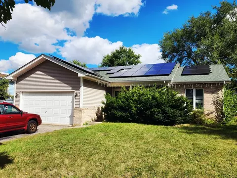 1 N713 Evergreen Ave, Glen Ellyn, IL 60137