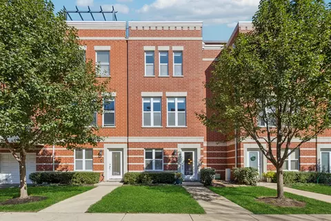 2714 W Byron St, Chicago, IL 60618