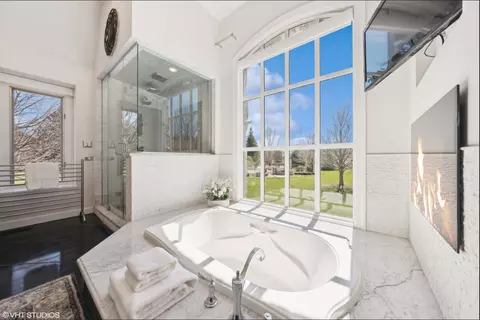 Bath - 34 W033 White Thorne Rd, Wayne, IL 60184 photo 5 of 13