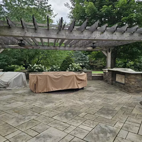 Exterior - 34 W033 White Thorne Rd, Wayne, IL 60184 photo 12 of 17