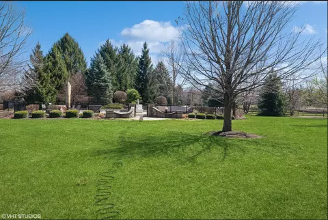Exterior - 34 W033 White Thorne Rd, Wayne, IL 60184 photo 7 of 17
