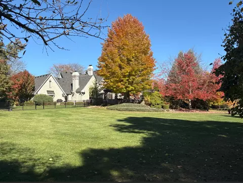 Exterior - 34 W033 White Thorne Rd, Wayne, IL 60184 photo 17 of 17
