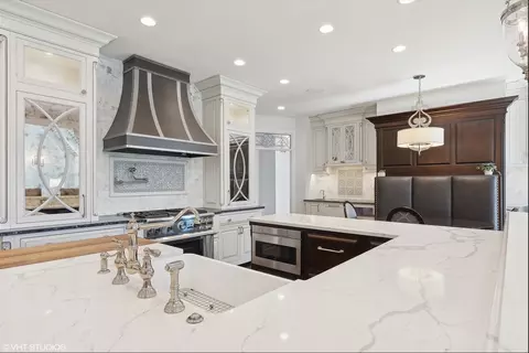 Kitchen - 34 W033 White Thorne Rd, Wayne, IL 60184 photo 5 of 12