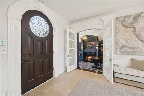 Entry Way - 34 W033 White Thorne Rd, Wayne, IL 60184 photo 4 of 9