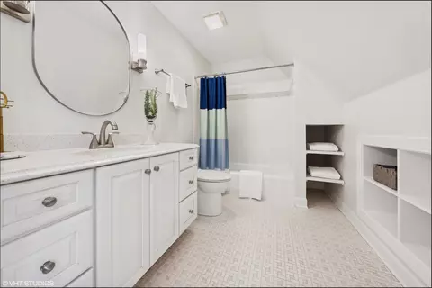 Bath - 34 W033 White Thorne Rd, Wayne, IL 60184 photo 11 of 13