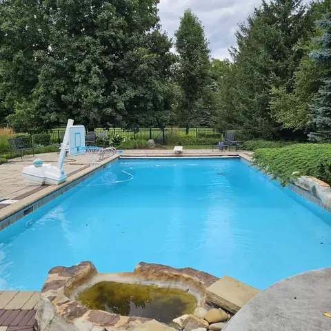 Exterior - 34 W033 White Thorne Rd, Wayne, IL 60184 photo 14 of 17