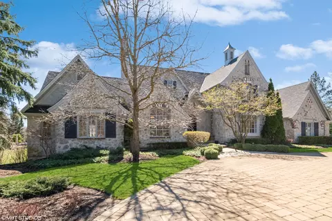 34 W033 White Thorne Rd, Wayne, IL 60184