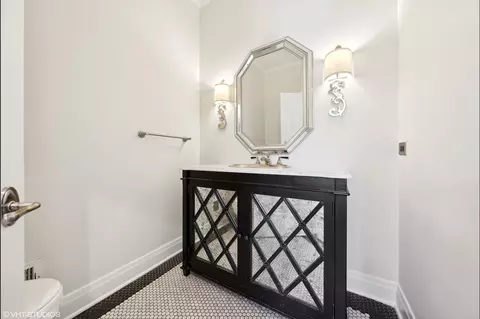 Bath - 34 W033 White Thorne Rd, Wayne, IL 60184 photo 1 of 13
