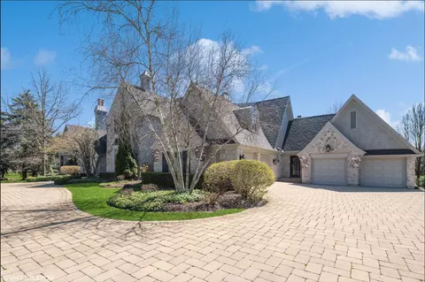 Exterior - 34 W033 White Thorne Rd, Wayne, IL 60184 photo 2 of 17