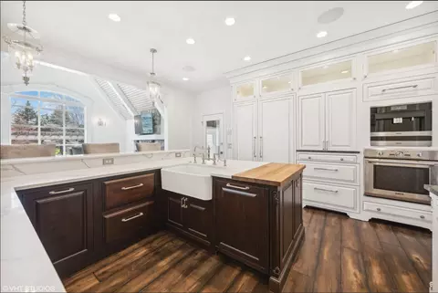 Kitchen - 34 W033 White Thorne Rd, Wayne, IL 60184 photo 6 of 12