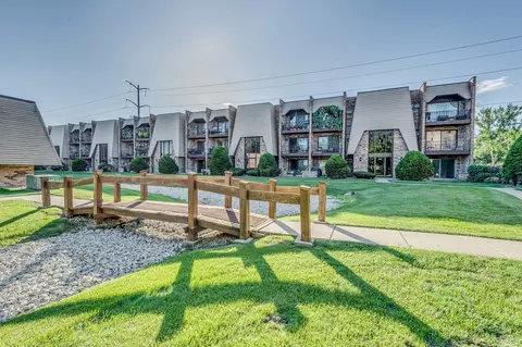 7306 Blackstone Ave #1, Justice, IL 60458
