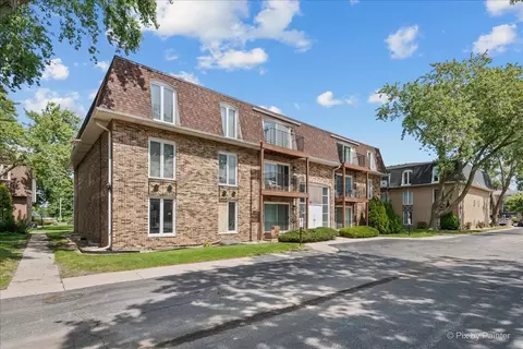 5700 Circle Dr #101, Oak Lawn, IL 60453