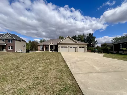2112 Slade Ln, Mahomet, IL 61853