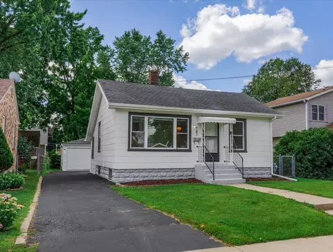 761 Stewart Ave, Elgin, IL 60120