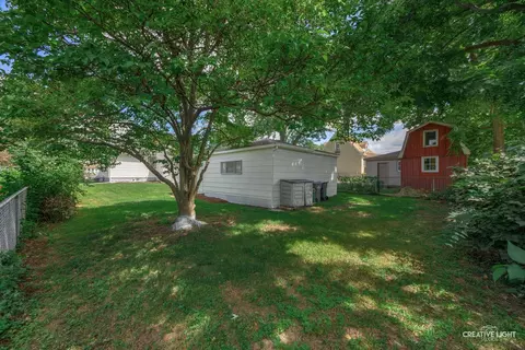 761 Stewart Ave, Elgin, IL 60120 photo 3
