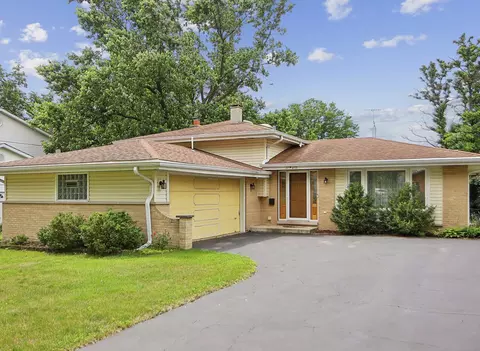 17 W455 Concord Pl, Darien, IL 60561