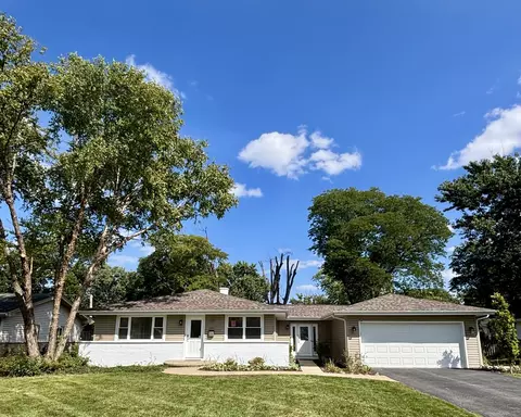1139 Huber Ln, Glenview, IL 60025