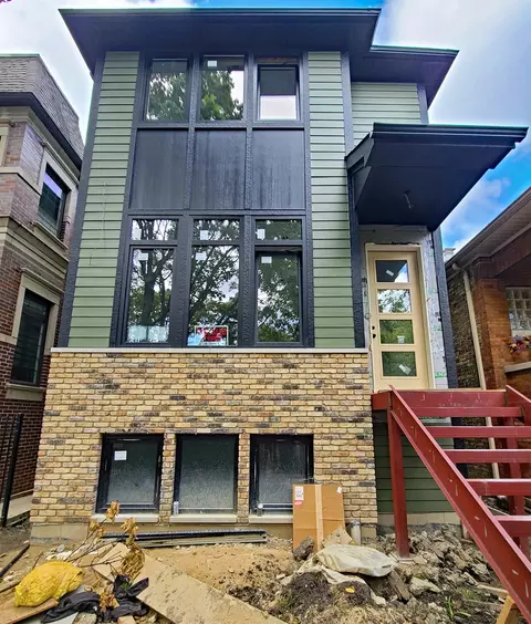 2468 W Berteau Ave, Chicago, IL 60618