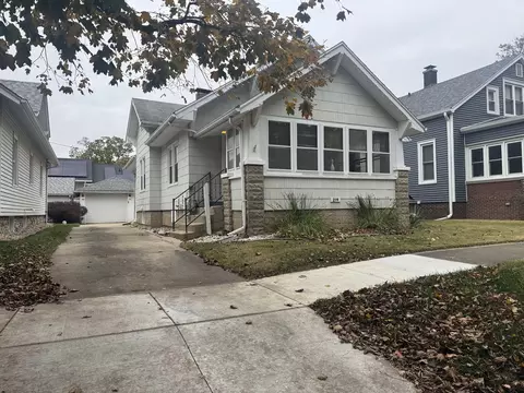 219 S Jackson St, Clinton, IL 61727
