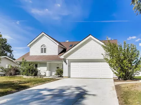 23 W160 Woodcroft Dr, Glen Ellyn, IL 60137