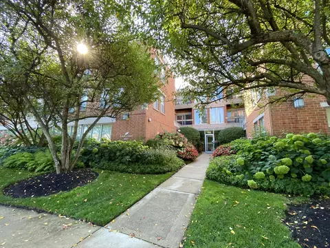 1925 Lake Ave #318, Wilmette, IL 60091