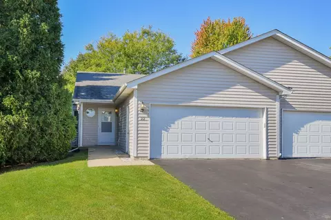 22 Silver Trl, North Aurora, IL 60542
