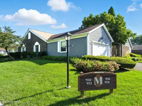 952 Dartmouth Dr, Wheaton, IL 60189