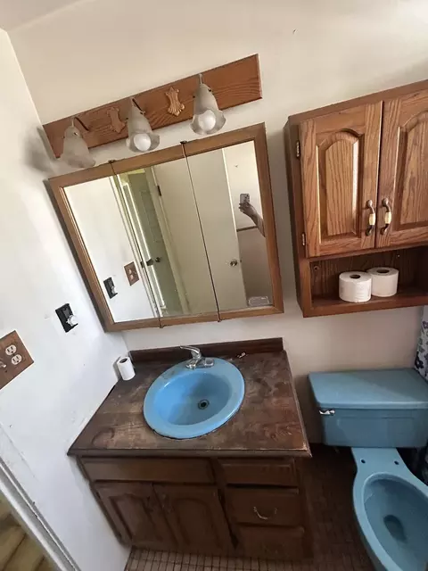 Bath - 8019 Beloit Ave #3A, Bridgeview, IL 60455 photo 2 of 2