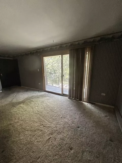 Living - 8019 Beloit Ave #3A, Bridgeview, IL 60455 photo 3 of 4