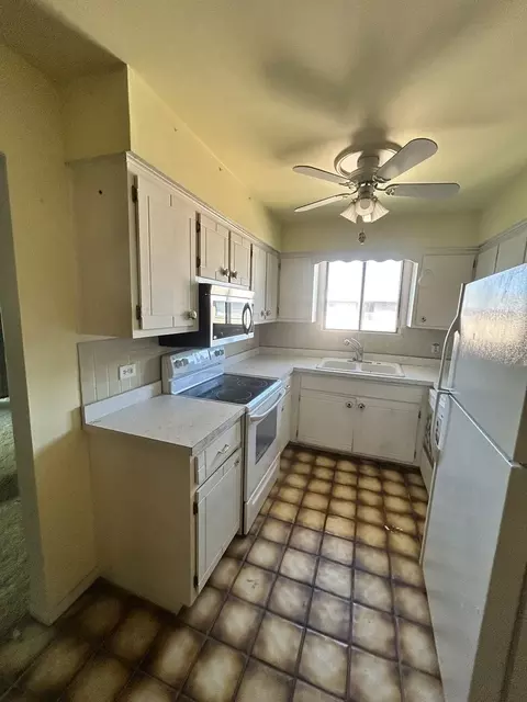 Kitchen - 8019 Beloit Ave #3A, Bridgeview, IL 60455 photo 1 of 3