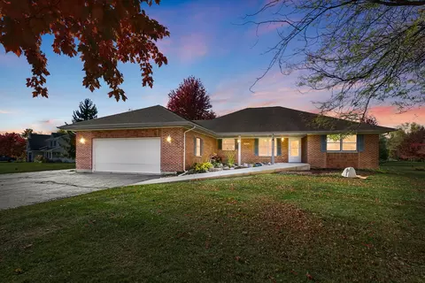10201 Fox Bluff Ln, Spring Grove, IL 60081