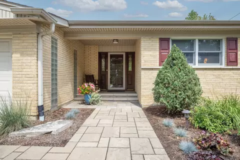 1822 E Cree Ln, Mount Prospect, IL 60056 photo 3