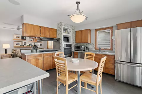 1822 E Cree Ln, Mount Prospect, IL 60056 photo 9