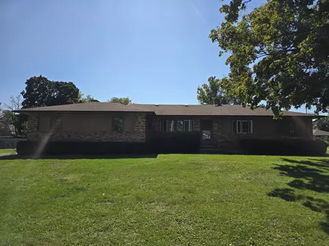 421 W Kimball Ave, Woodstock, IL 60098