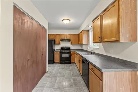 Kitchen - 2608 River Bend Ln, Plainfield, IL 60586 photo 1 of 3