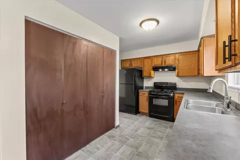 Kitchen - 2608 River Bend Ln, Plainfield, IL 60586 photo 3 of 3