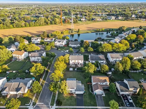 View/Area - 2608 River Bend Ln, Plainfield, IL 60586 photo 2 of 6