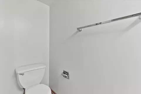 Bath - 2608 River Bend Ln, Plainfield, IL 60586 photo 1 of 4