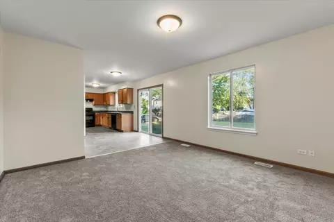 Living - 2608 River Bend Ln, Plainfield, IL 60586 photo 4 of 4