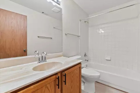 Bath - 2608 River Bend Ln, Plainfield, IL 60586 photo 4 of 4