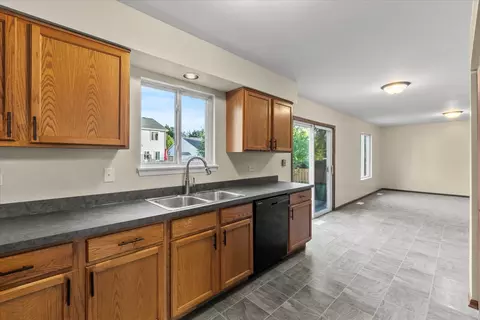 Kitchen - 2608 River Bend Ln, Plainfield, IL 60586 photo 2 of 3