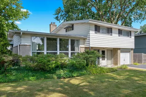 Exterior - 2920 Harrison St, Glenview, IL 60025 photo 2 of 5