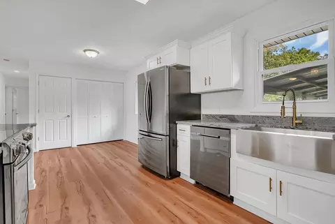 Kitchen - 35737 Jay Dr, Custer Park, IL 60481 photo 2 of 4