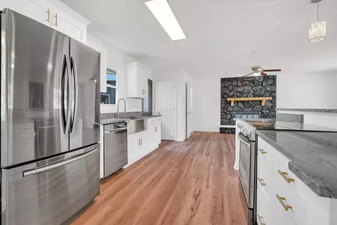 Kitchen - 35737 Jay Dr, Custer Park, IL 60481 photo 3 of 4
