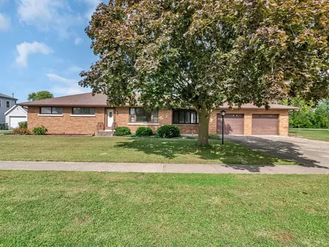 170 E Walnut St, Coal City, IL 60416