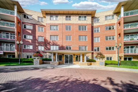 730 Creekside Dr #405C, Mount Prospect, IL 60056