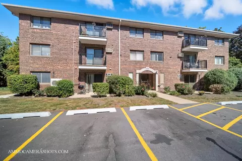 1240 S Lorraine Rd #2D, Wheaton, IL 60189